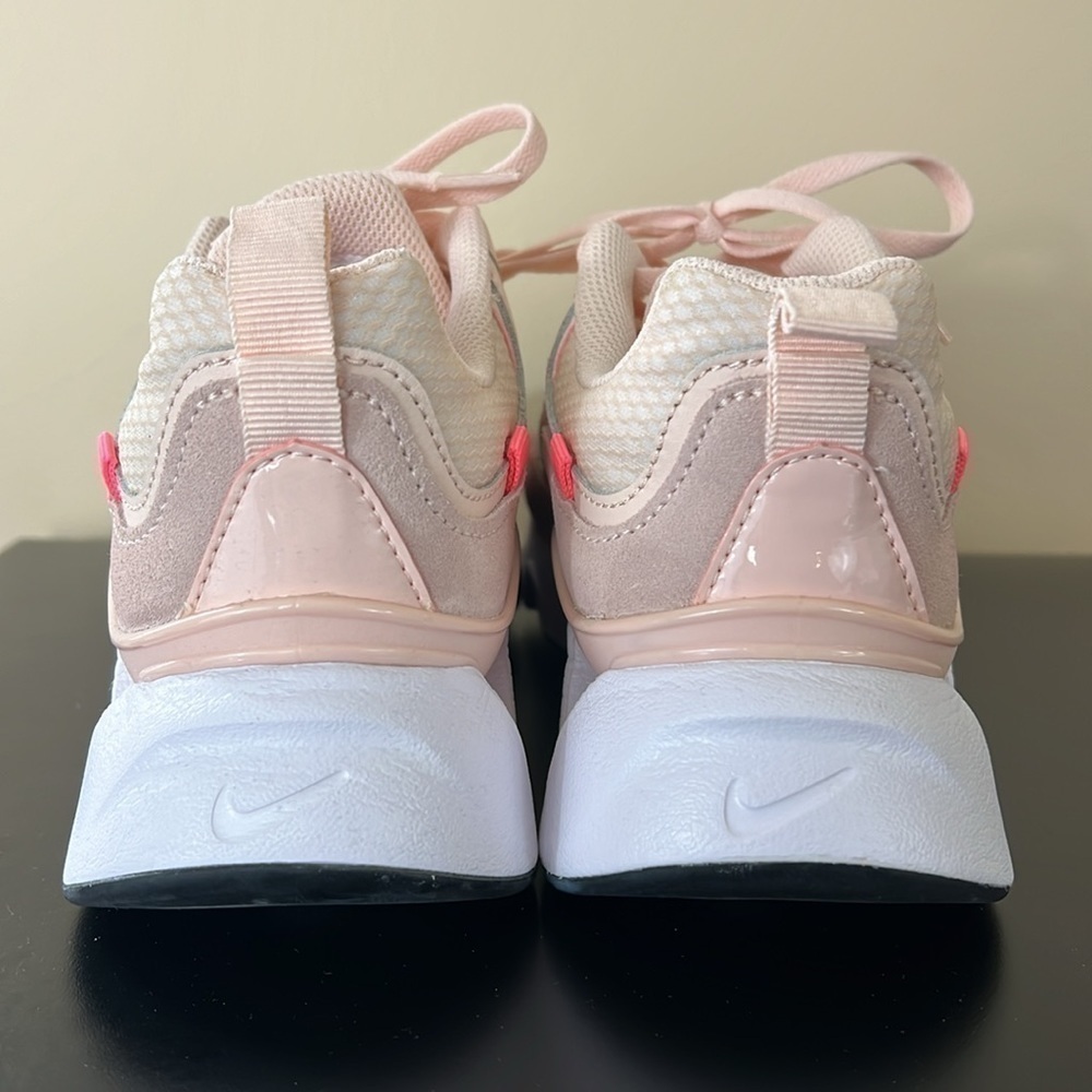 Nike shoes - Picture 5 of 8